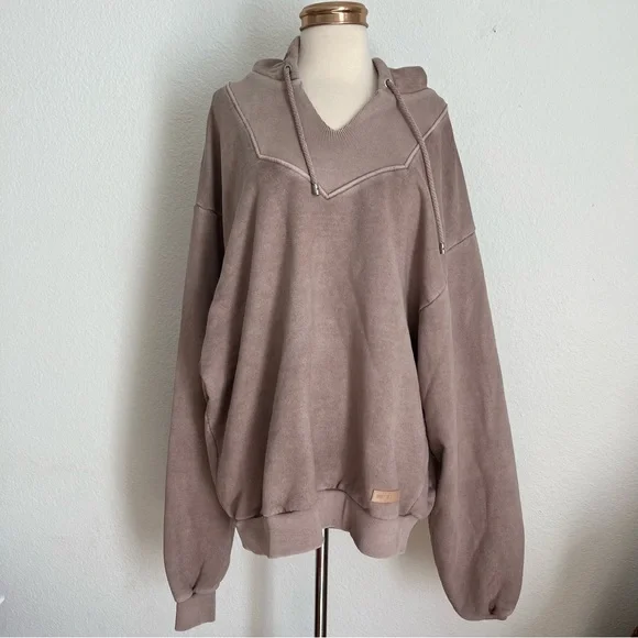 Son of Wind (NWT)Unisex Crow Hoodie Sweatshirt in Beige